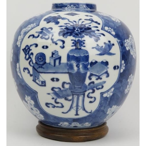 52 - A Chinese blue and white porcelain vase, late 19th/early 20th century. Of ovoid form, decorated with... 