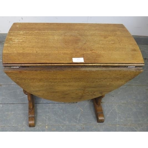 857 - A vintage period style medium oak drop-leaf oval side table, with revolving action, on shaped & pier... 