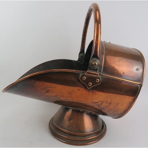 129 - A copper coal scuttle and shovel, late 19th/early 20th century. (2 items) Coal Scuttle: 18 in (46 cm... 