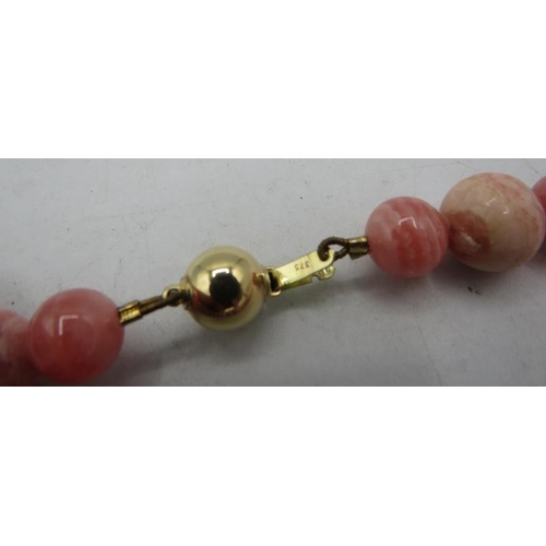 462 - A rhodocrosite necklace interspersed with yellow metal spacers and a 9ct yellow gold clasp, boxed. A... 