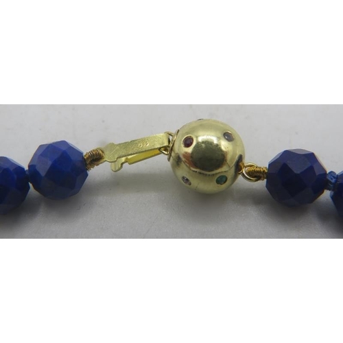 470 - A fine AAAA quality faceted cut lapis lazuli necklace with 14ct yellow gold ball clasp set with emer... 