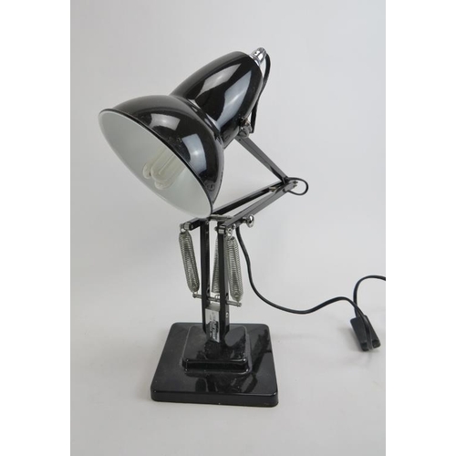 193 - An Anglepoise adjustable office desk lamp, late 20th century. 5.9 in (15 cm) length of base. 
Condit... 