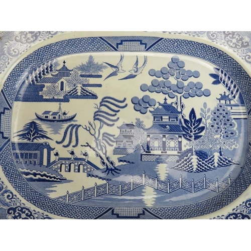 197 - Five English blue and white transfer printed ‘Willow’ pattern ceramic platters, 19th century. (5 ite... 