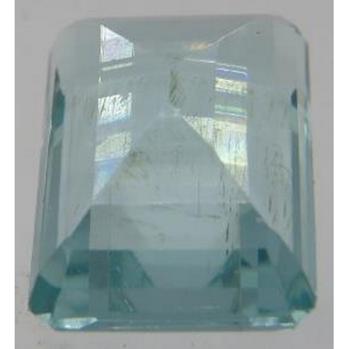 326 - Light aqua coloured blue step cut loose stone. Approx 20mm x 15mm emerald cut.
Condition report: New... 