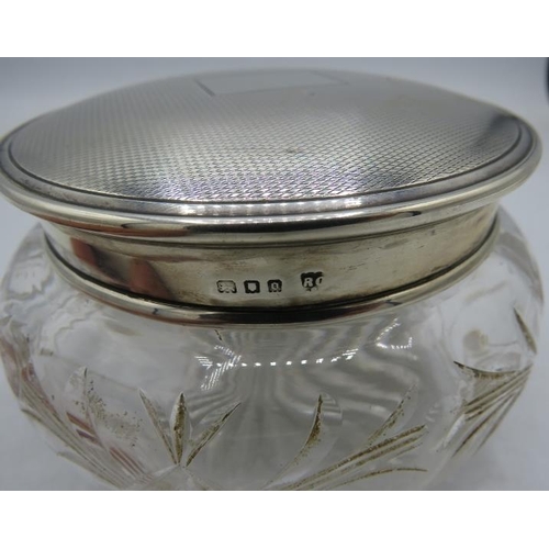 348 - A cut glass silver topped powder bowl, London 1929.
Condition report: Slight surface scratching.