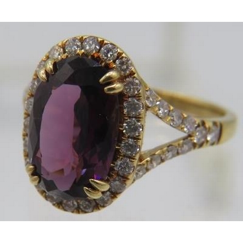 363 - A fine natural Myanmar (Burma) spinel & diamond 18ct yellow gold ring. The spinel  is pinkish/purple... 