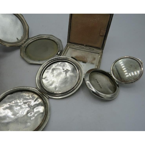 381 - A collection of four silver compacts to include an Art Deco one, Birmingham 1936, a square compact, ... 