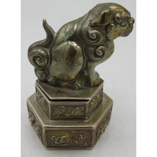 407 - A white metal hexagonal Chinese hinged snuff box with a Dog of Fo top and applied dragons & Dogs of ... 