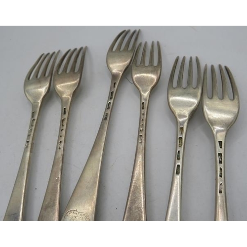 440 - A set of six early Georgian table forks, London 1776. Approx weight 13.5 troy oz/420 grams.
Conditio... 