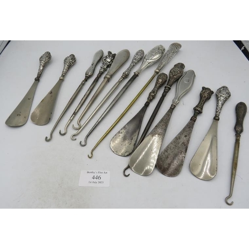 446 - A collection of 14 silver button hooks and shoe horns. All fully hallmarked apart from one.
Conditio... 