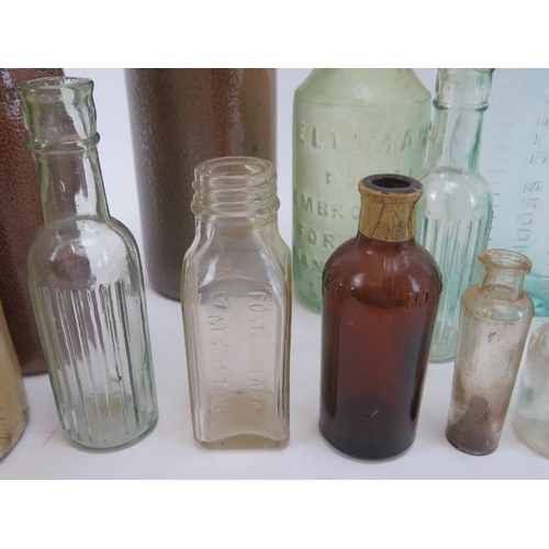 46 - An antique and vintage collection of glass bottles, 19th century and later. (22 items) 11.2 in (28.5... 