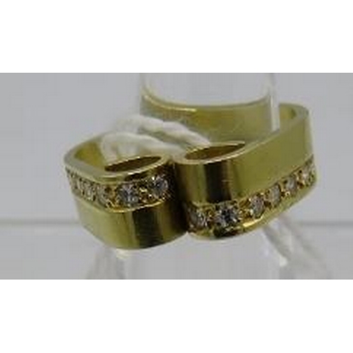 478 - A bespoke 18ct yellow gold scroll ring set with two opposing rows of 7 diamonds, approx 0.25cts, box... 