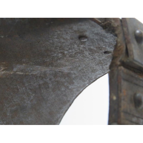 99 - An English wrought iron back plate, probably mid 17th century. Very similar to English armour exampl... 