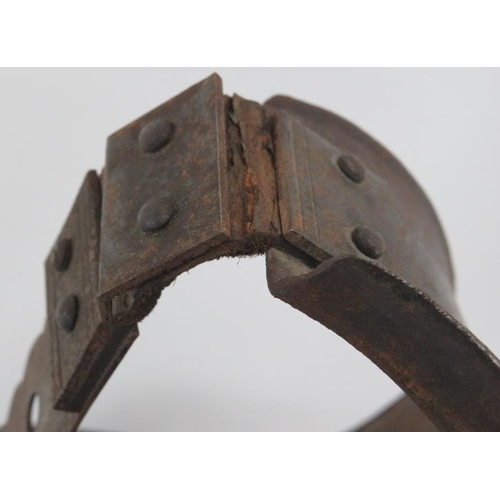 99 - An English wrought iron back plate, probably mid 17th century. Very similar to English armour exampl... 