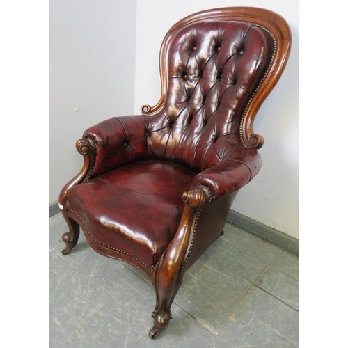 707 - A Victorian mahogany spoonback chair to match previous lot, upholstered in burgundy leather with bra... 