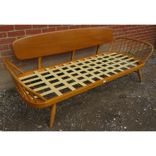 720 - A mid-century blonde elm and beech Windsor daybed by Ercol with loose cushions reupholstered in teal... 