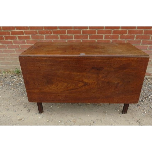 740 - A Georgian Cuban mahogany drop-leaf dining table, with gate-leg action, on square supports.
H71cm W1... 