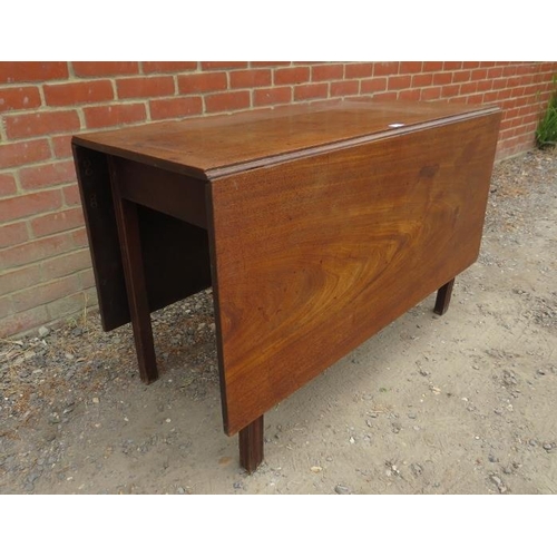 740 - A Georgian Cuban mahogany drop-leaf dining table, with gate-leg action, on square supports.
H71cm W1... 