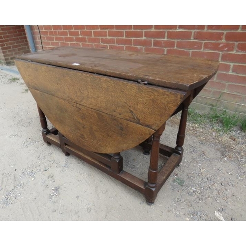 749 - An 18th century oak oval gate-leg table, with single drawer, on tapering supports with stretchers. 
... 