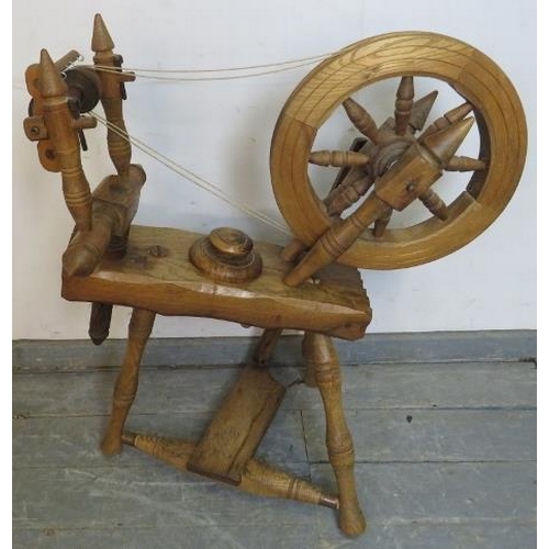 774 - A bespoke antique-style medium oak spinning wheel. 
H90cm W48cm D74cm (approx).
Condition report: No... 