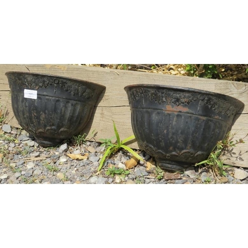 897 - A pair of well-cast vintage cast iron demi lune wall planters, with fluted decoration and frieze det... 