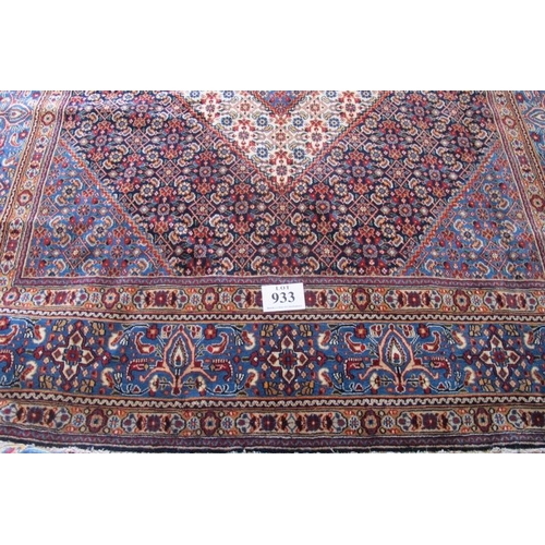 933 - A fine Persian Tabriz carpet, central hexagonal motif on blue ground and in good condition. 390cm x ... 