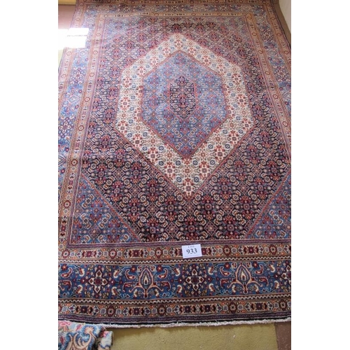 933 - A fine Persian Tabriz carpet, central hexagonal motif on blue ground and in good condition. 390cm x ... 