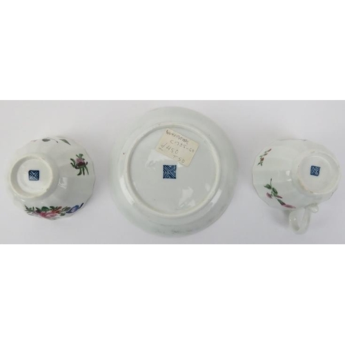 11 - An early Worcester porcelain tea, coffee cup and saucer trio set, mid 18th century. George III perio... 