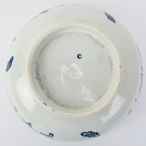 14 - A large Worcester blue and white ‘Pine Cone’ pattern porcelain bowl, circa 1770 - 1785. George III p... 