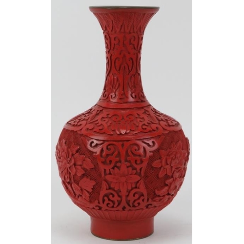 37 - A Chinese cinnabar lacquer vase, 20th century. 20.8 cm height. 
Condition report: Some wear with age... 