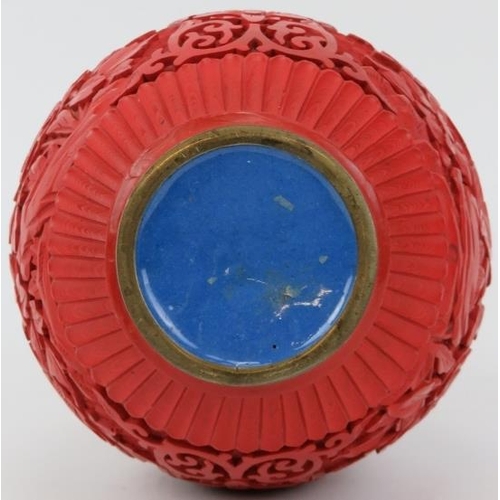 37 - A Chinese cinnabar lacquer vase, 20th century. 20.8 cm height. 
Condition report: Some wear with age... 