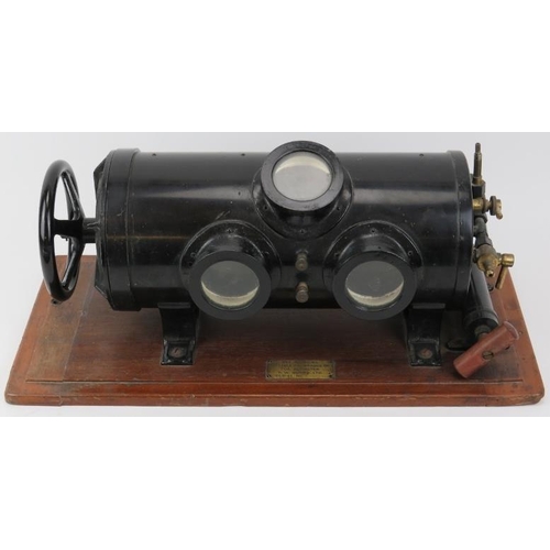 39 - RAF Militaria: A rare WWII portable aneroid altimeter calibration pressure chamber by R. W. Munro Lt... 