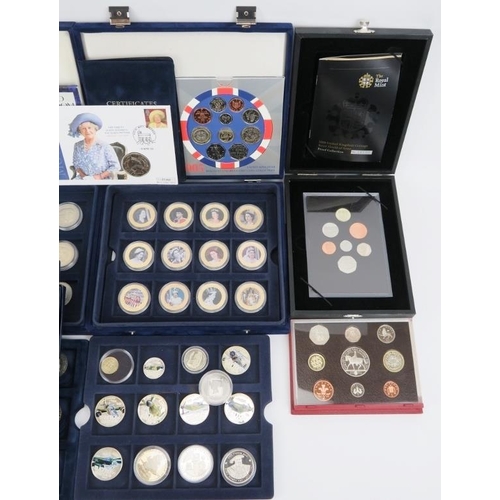 50 - A large collection of British commemorative coins, late 20th/ early 21st century. Notable coins incl... 