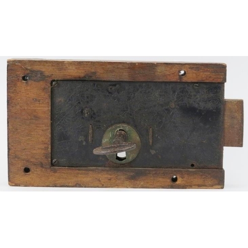 59 - A large door lock and key, 18th century. 14.8 cm height, 25.3 cm width, 4.1 cm depth.
Condition repo... 