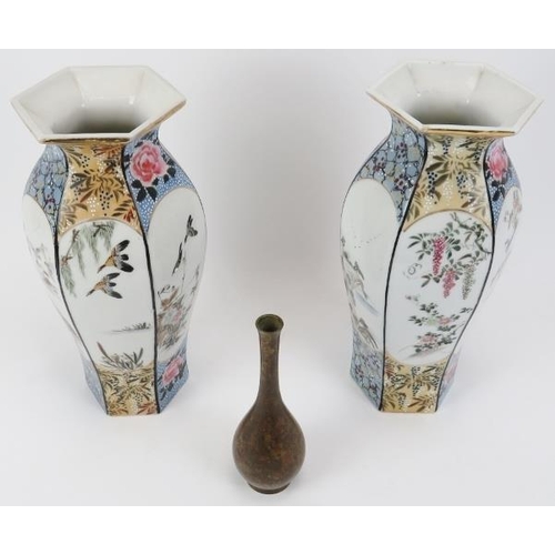 99 - A pair of Japanese porcelain vases and a small bronze vase, late Meiji/early Taisho period. Comprisi... 