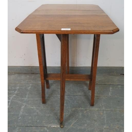 723 - An Edwardian medium oak Sutherland table, on square supports with small brass castors. 
H69cm W46cm ... 