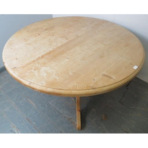 732 - A stripped pine circular extending kitchen table, with additional central leaf, on a baluster turned... 