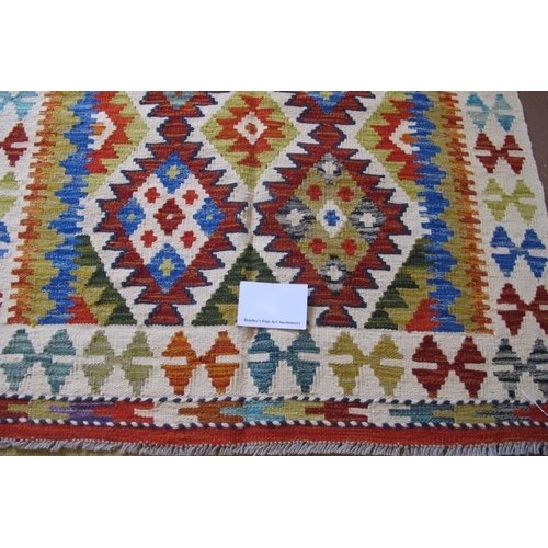 953 - A fine Chobi Kilim rug. Good vibrant colours and in excellent condition. 150cm x 101cm.