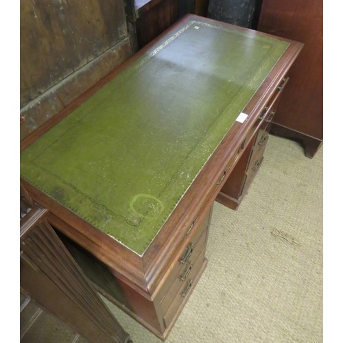 761 - An Edwardian flame mahogany kneehole desk, with inset green leather writing surface, housing eight g... 