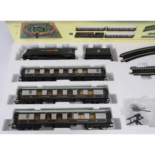 258 - A Hornby OO Gauge Golden Arrow Train Set. Boxed (R1119 set). Comprising a Golden Arrow steam locomot... 