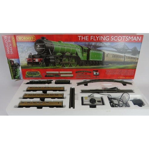 259 - A Hornby OO Gauge Flying Scotsman Train Set. Boxed (R1167 set). Comprising The Flying Scotsman LNER ... 