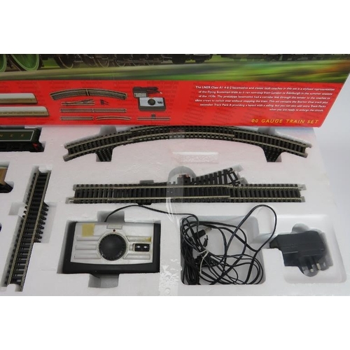 259 - A Hornby OO Gauge Flying Scotsman Train Set. Boxed (R1167 set). Comprising The Flying Scotsman LNER ... 