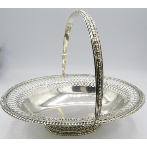 302 - A silver swing handled oval bread basket on a pedestal foot with pierced decoration, London 1913. Ap... 