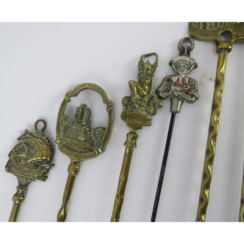 36 - A group of nine brass and metal toasting forks, Victorian and later. (9 items) Longest fork: 51 cm l... 