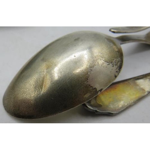 371 - A child's silver spoon and pusher, Birmingham 1932, boxed. Approx weight 1.3 troy oz/41 grams.
Condi... 