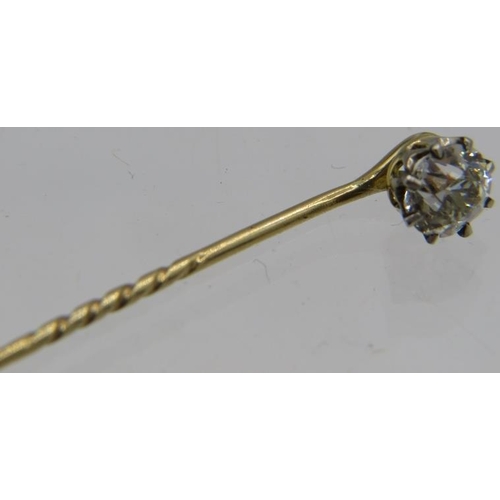 382 - A round brilliant cut diamond stick pin. Approx 0.60 carats on yellow metal pin. 
Condition report: ... 