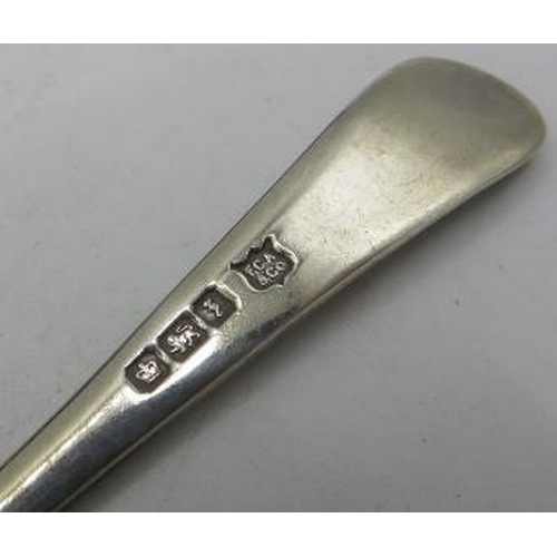 423 - A set of six silver teaspoons and matching sugar tongs, Sheffield 1917. Approx weight 3.2 troy oz/10... 