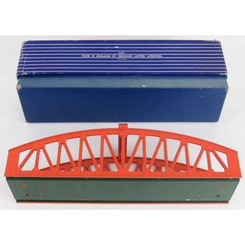 66 - A Hornby Dublo model D1 Girder Bridge with original box. Model number: 32141. 29.2 cm length. 
Condi... 