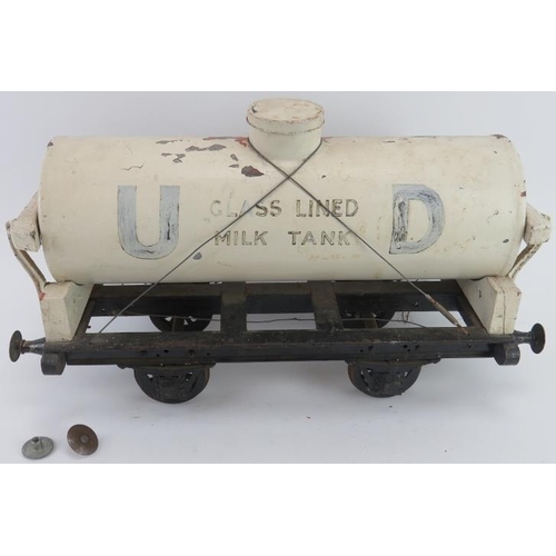 68 - A large ‘UD Glass Lined Milk Tank’ rolling stock tanker wagon. 54 cm length. 12.3 cm inner wheel wid... 