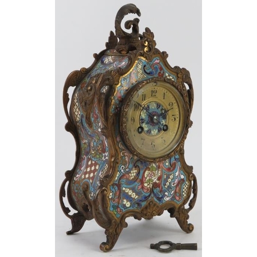 98 - A French champlevé enamelled mantle clock by Pailthorp of Paris, 19th century. Key included. 36.5 cm... 